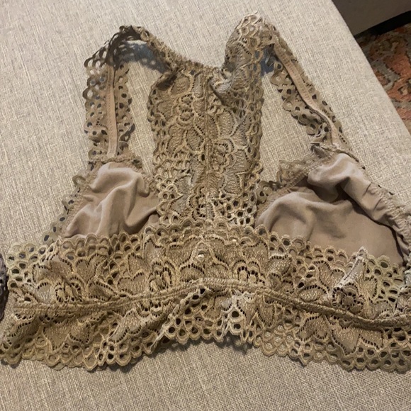 3 lacy medium bralettes - Picture 5 of 7